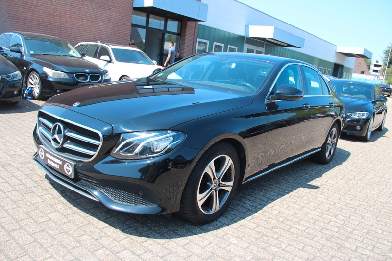 Mercedes-Benz E 200 d Lim. Avantgarde, LED, 360 — photo 2