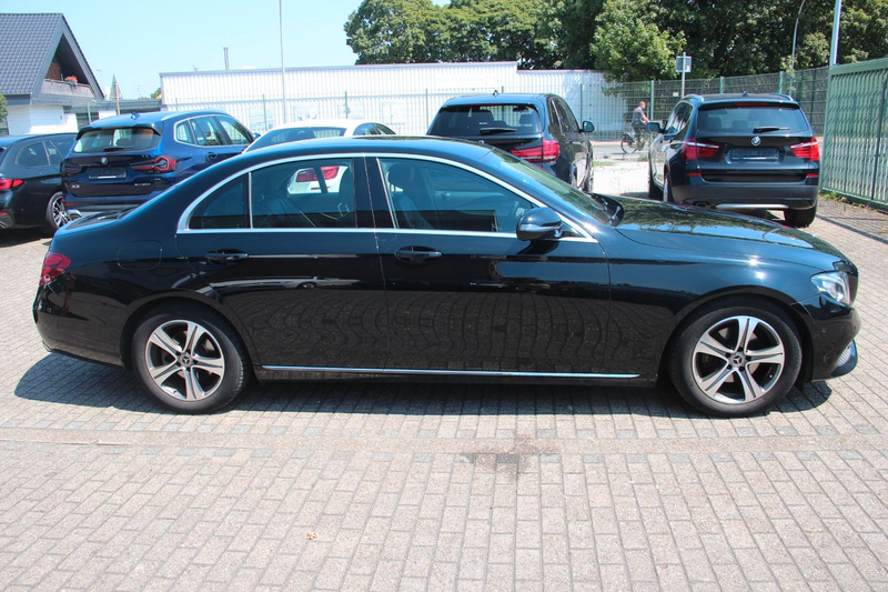 Mercedes-Benz E 200 d Lim. Avantgarde, LED, 360 — photo 7