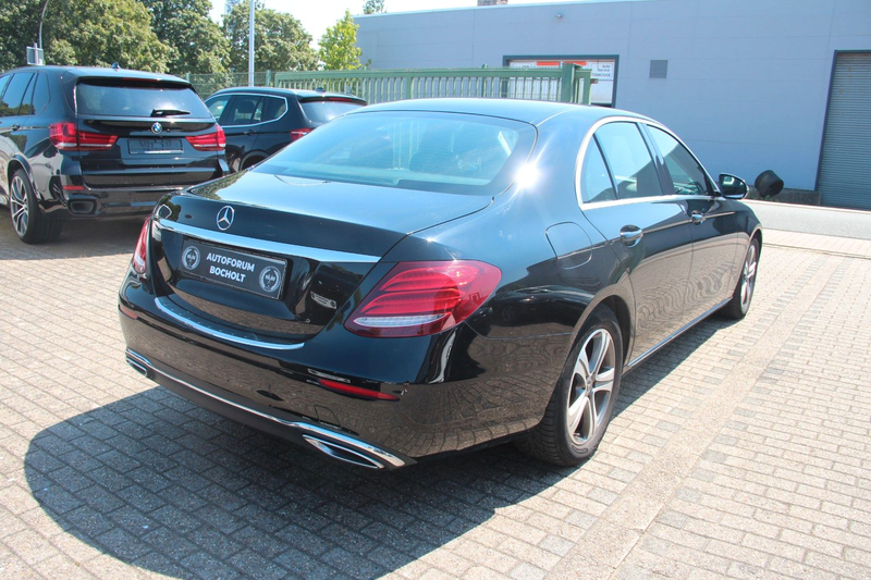 Mercedes-Benz E 200 d Lim. Avantgarde, LED, 360 — photo 6