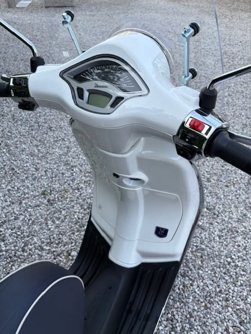 Vespa Primavera 150 3V Wit - 2