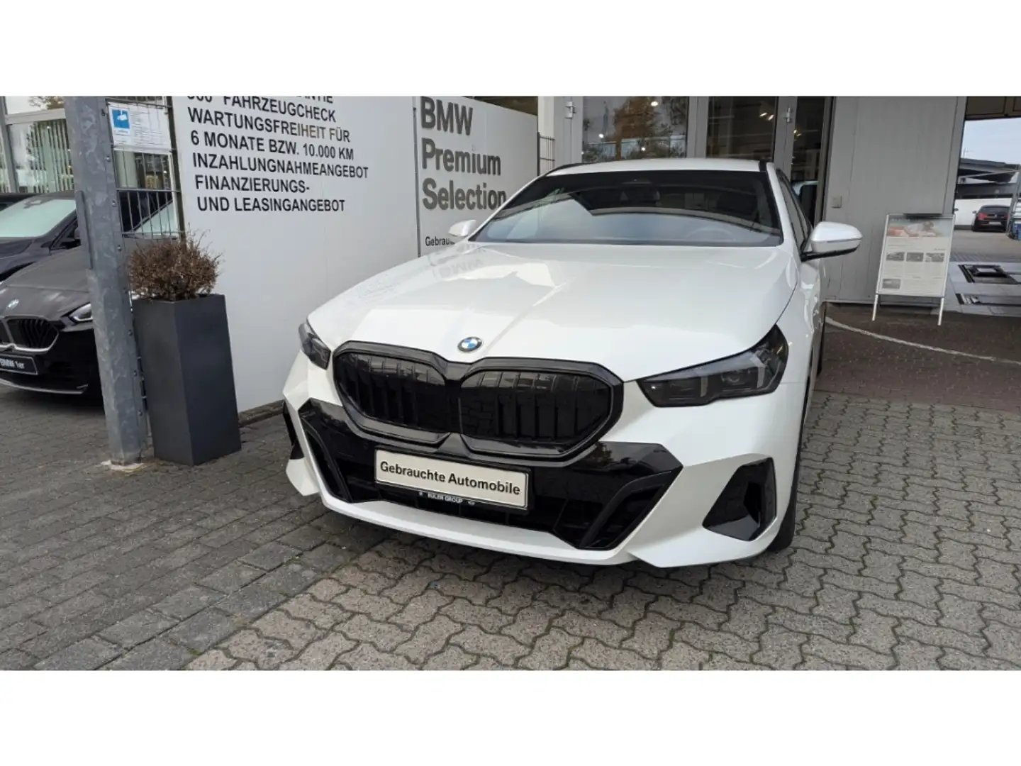 BMW 520 i M-Sport PRO Sommer19'' AHK ICONIC AdLED H/K Park Weiß - 2