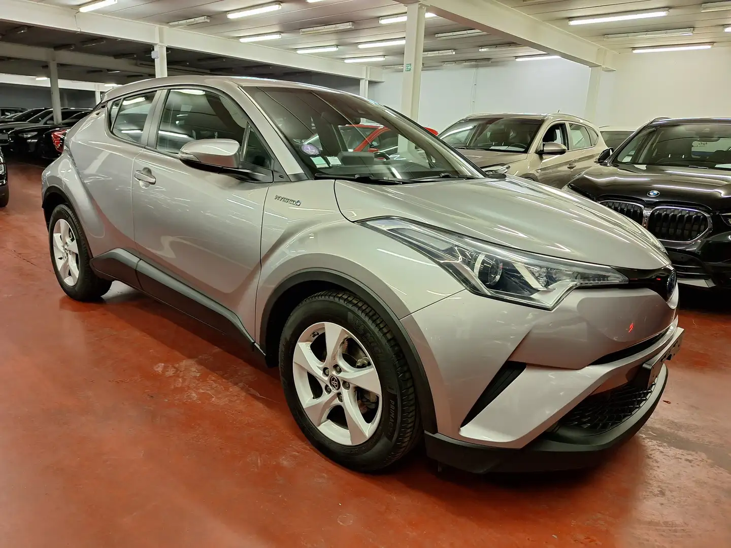 Toyota C-HR 1.8i VVT-i Hybrid - 14793 € HTVA Beige - 1