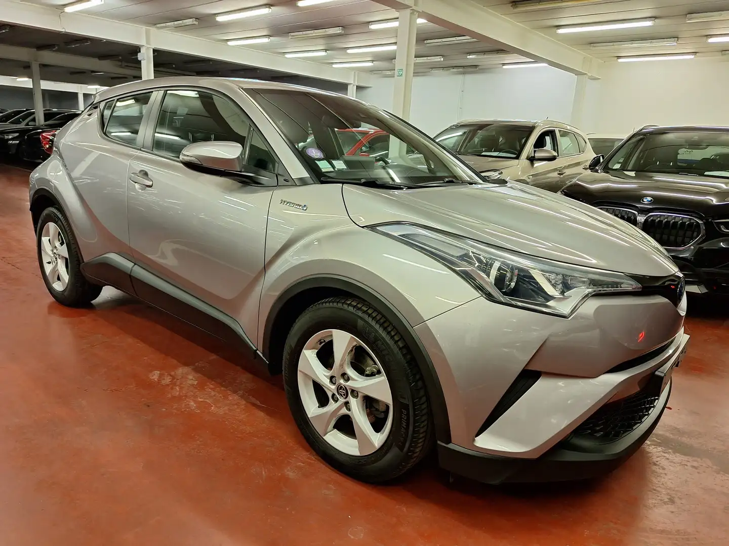 Toyota C-HR 1.8i VVT-i Hybrid - 14793 € HTVA Beige - 2