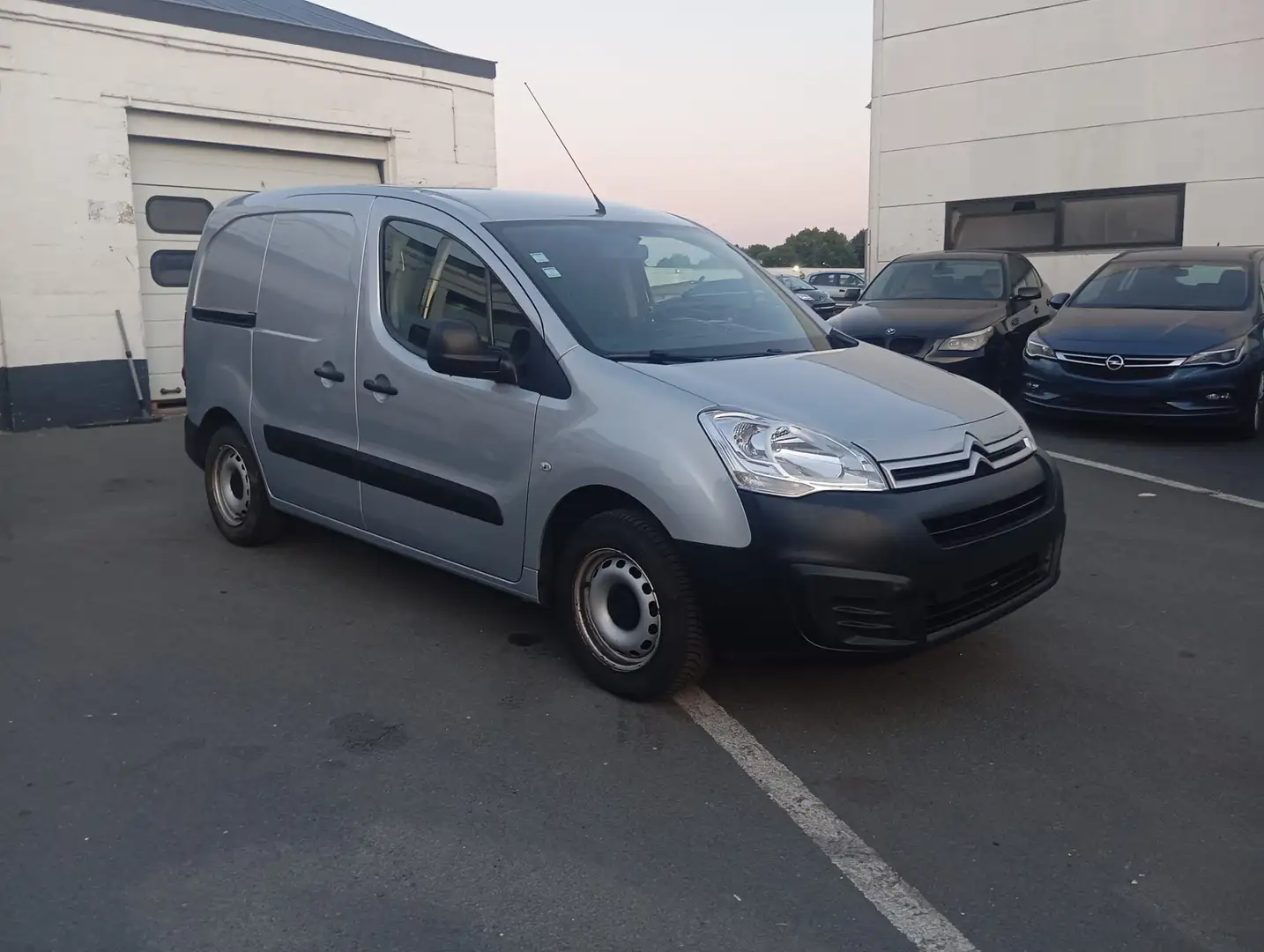 Citroen Berlingo 1.6 VTi super etats carnet entretien complete Gris - 1