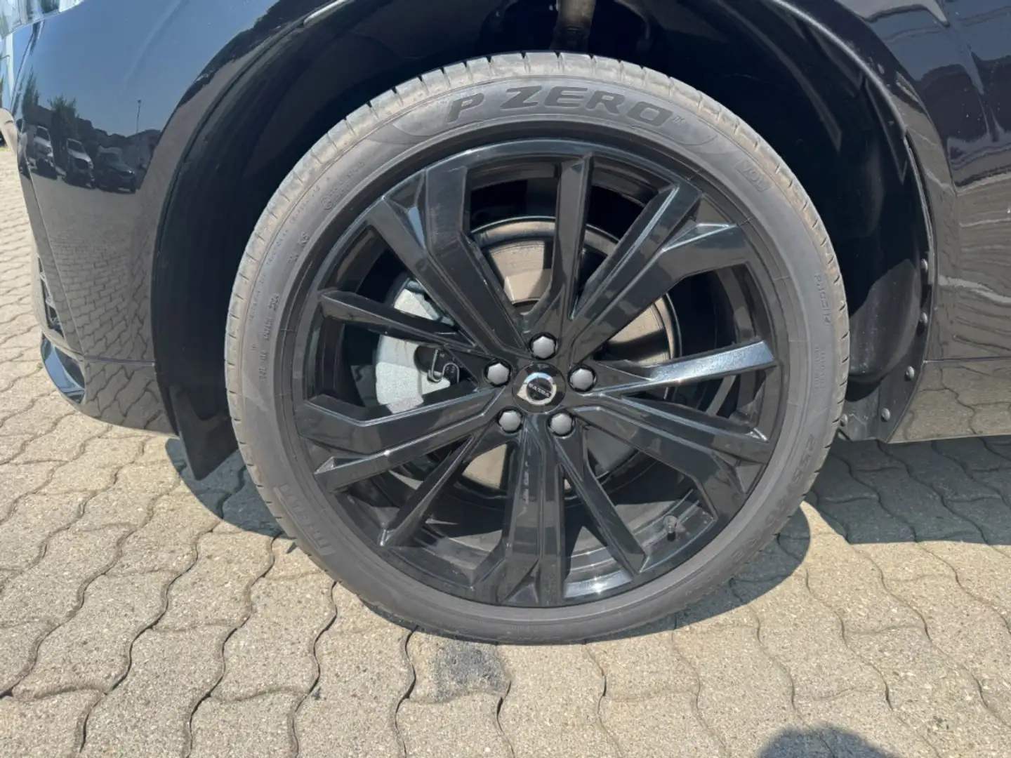Volvo XC60 Ultra Black Edition Recharge Plug-In Hybrid AWD T8 Schwarz - 2