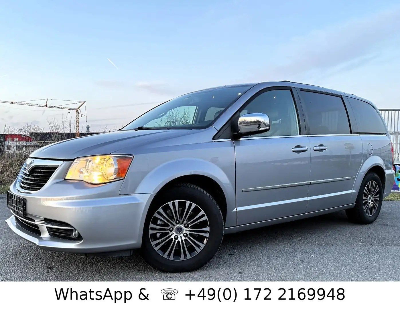 Lancia Voyager Voyager S 2,8 CRD*NAVI*LEDER*PDC+R-KAM*7 SITZER* Srebrny - 1