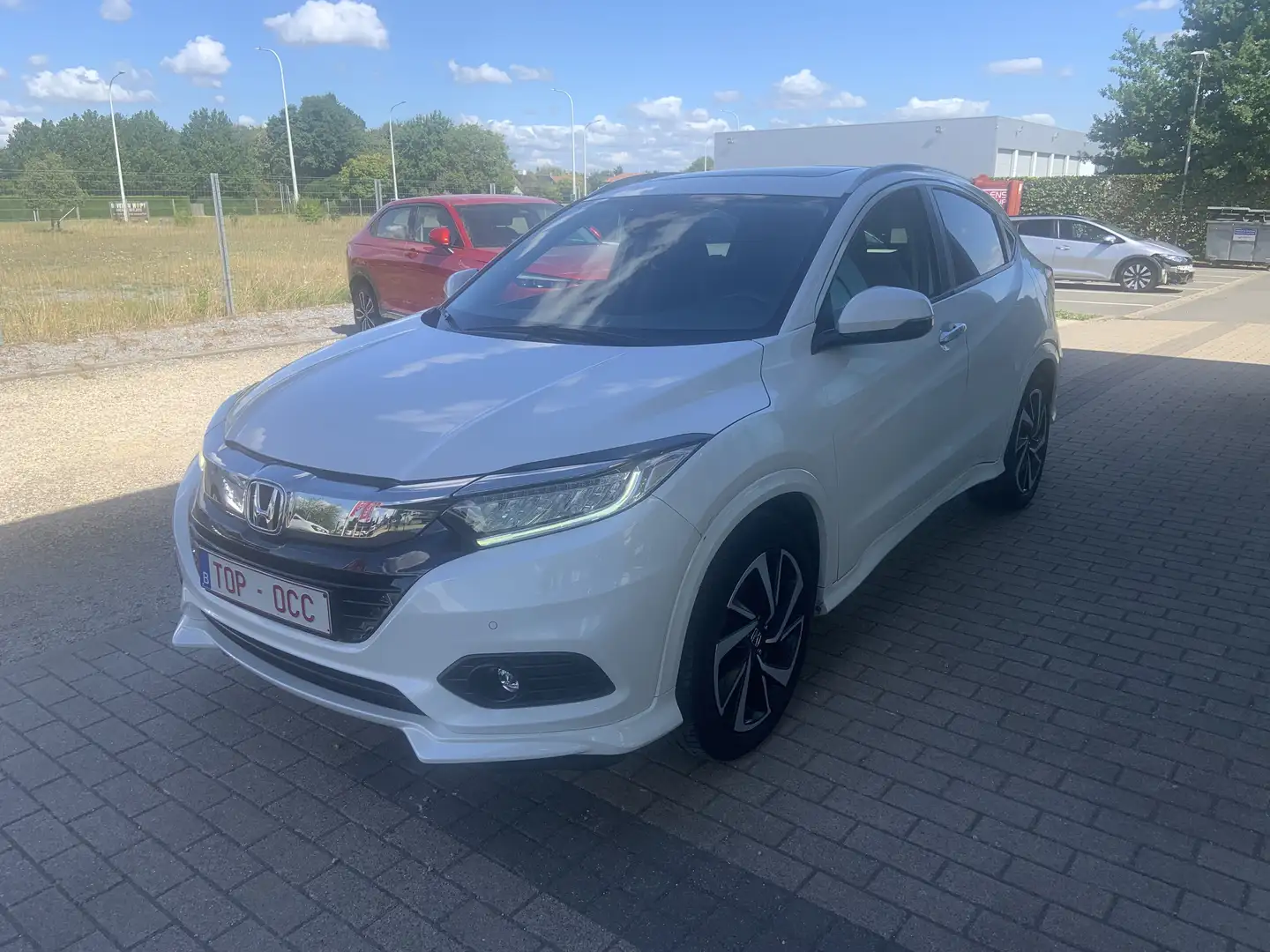 Honda HR-V HR-V 1.5 i-VTEC CVT Executive AUTOMAAT Biały - 1