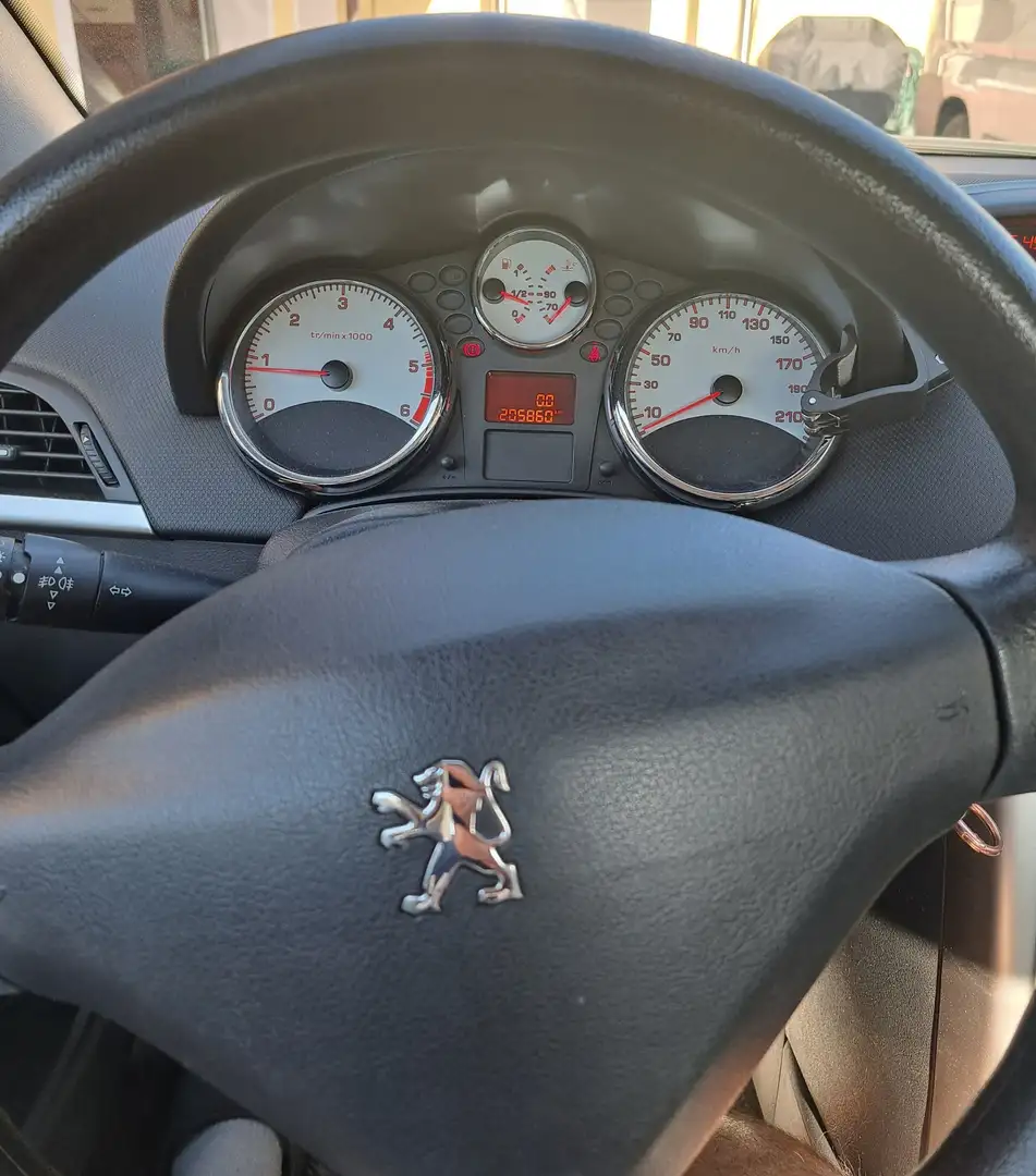 Peugeot 207 CC 1,6 HDi 115 - 2