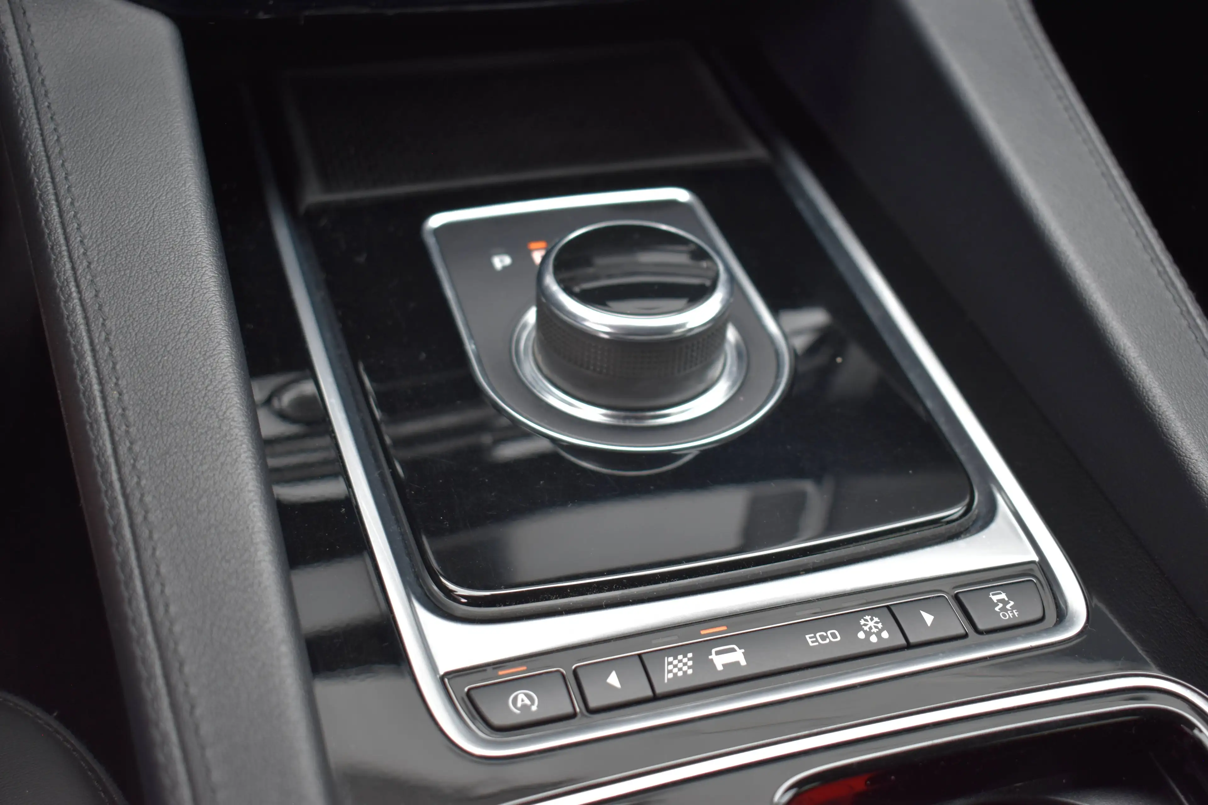 Jaguar F-Pace 2.0 D AWD || Prestige || Leder || Zetelverwarming || Meridan sound || Camera || Trekhaak — photo 12