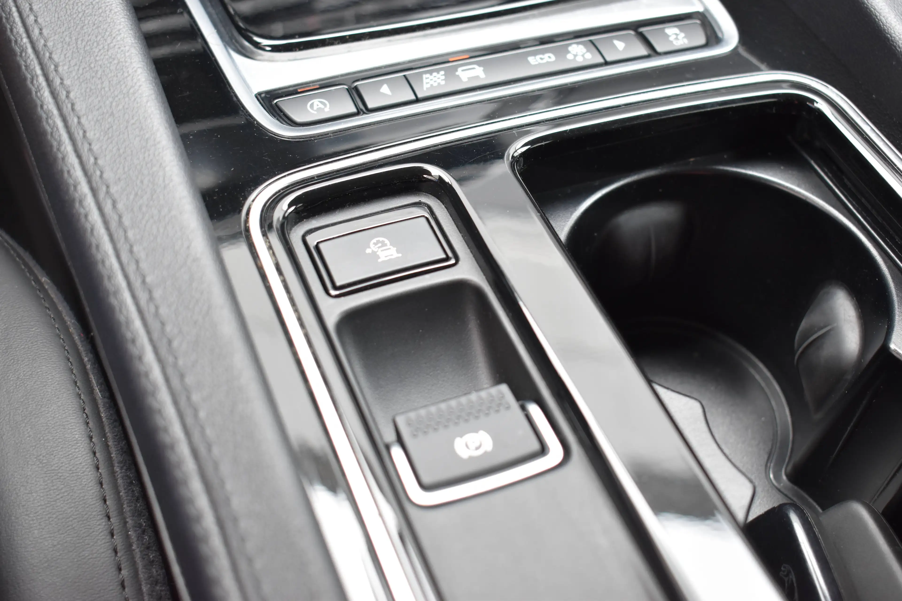 Jaguar F-Pace 2.0 D AWD || Prestige || Leder || Zetelverwarming || Meridan sound || Camera || Trekhaak — photo 13
