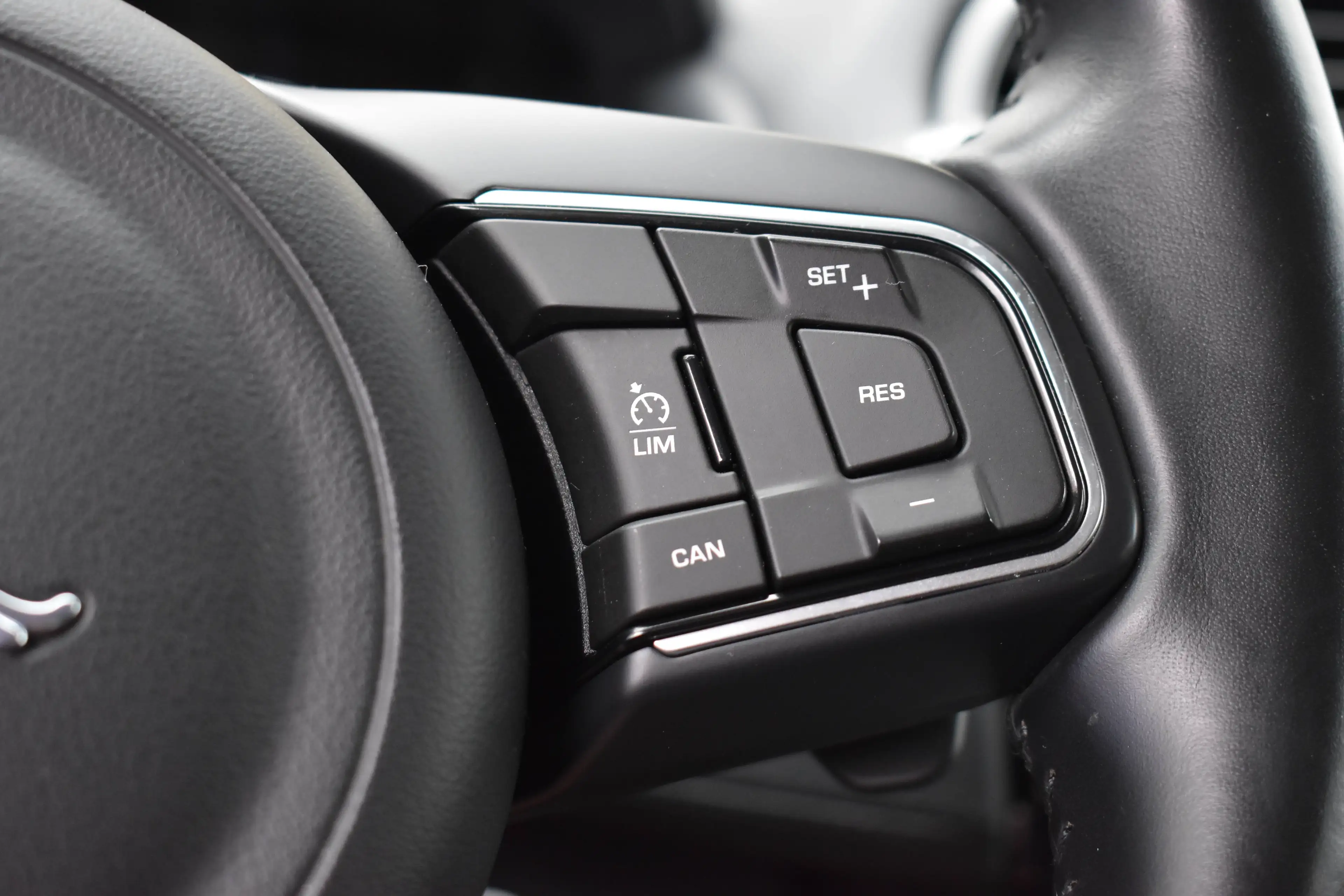 Jaguar F-Pace 2.0 D AWD || Prestige || Leder || Zetelverwarming || Meridan sound || Camera || Trekhaak — photo 14