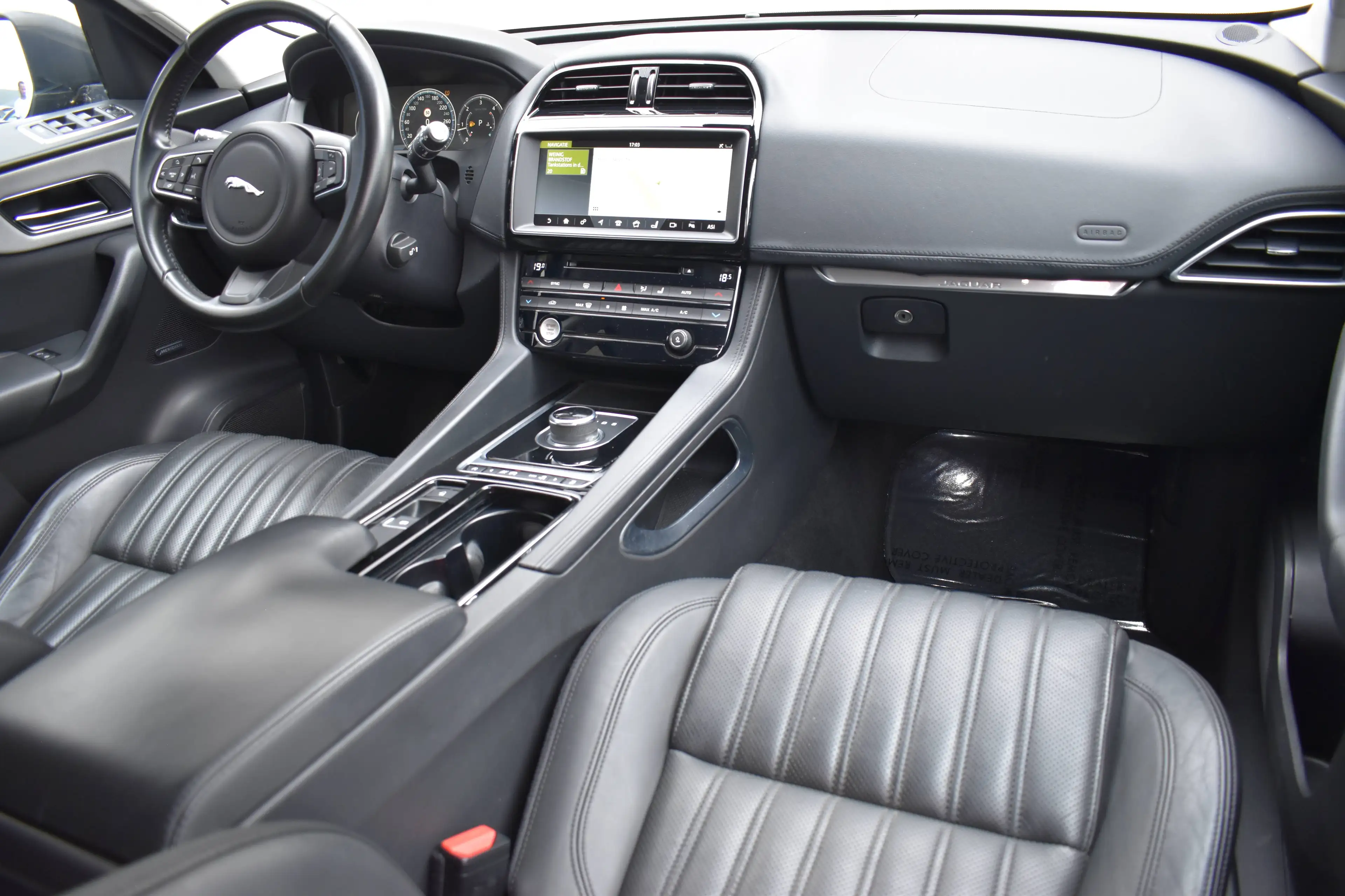 Jaguar F-Pace 2.0 D AWD || Prestige || Leder || Zetelverwarming || Meridan sound || Camera || Trekhaak — photo 7