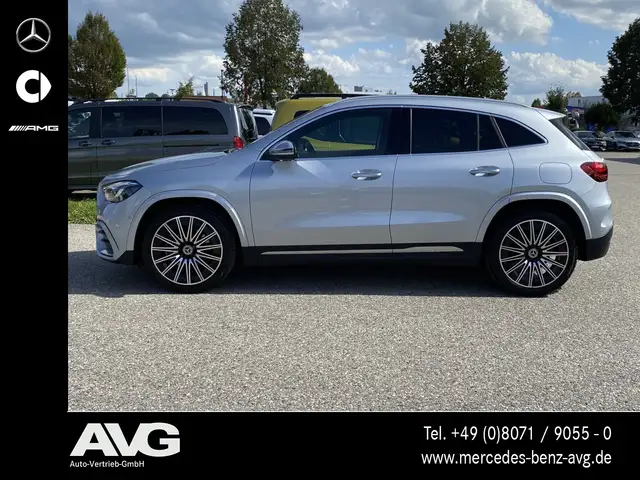Mercedes-Benz GLA view 7