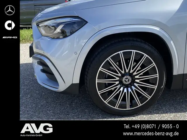 Mercedes-Benz GLA view 22