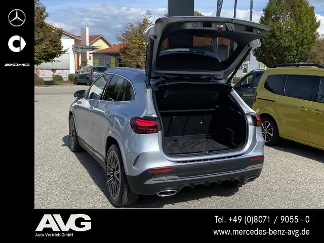 Mercedes-Benz GLA view 20