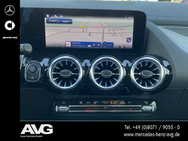 Mercedes-Benz GLA view 11