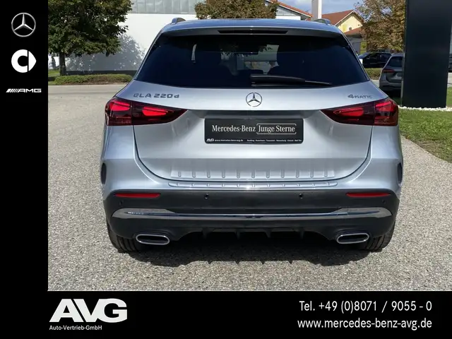 Mercedes-Benz GLA view 5