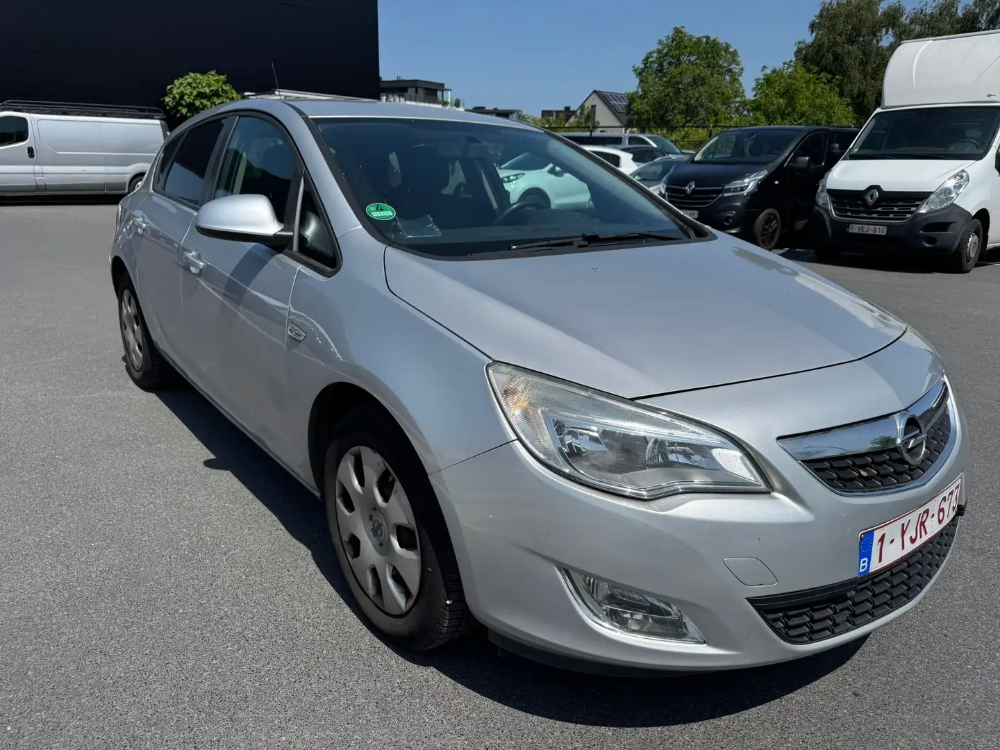 Opel Astra 1.6i Essentia Plateado - 2
