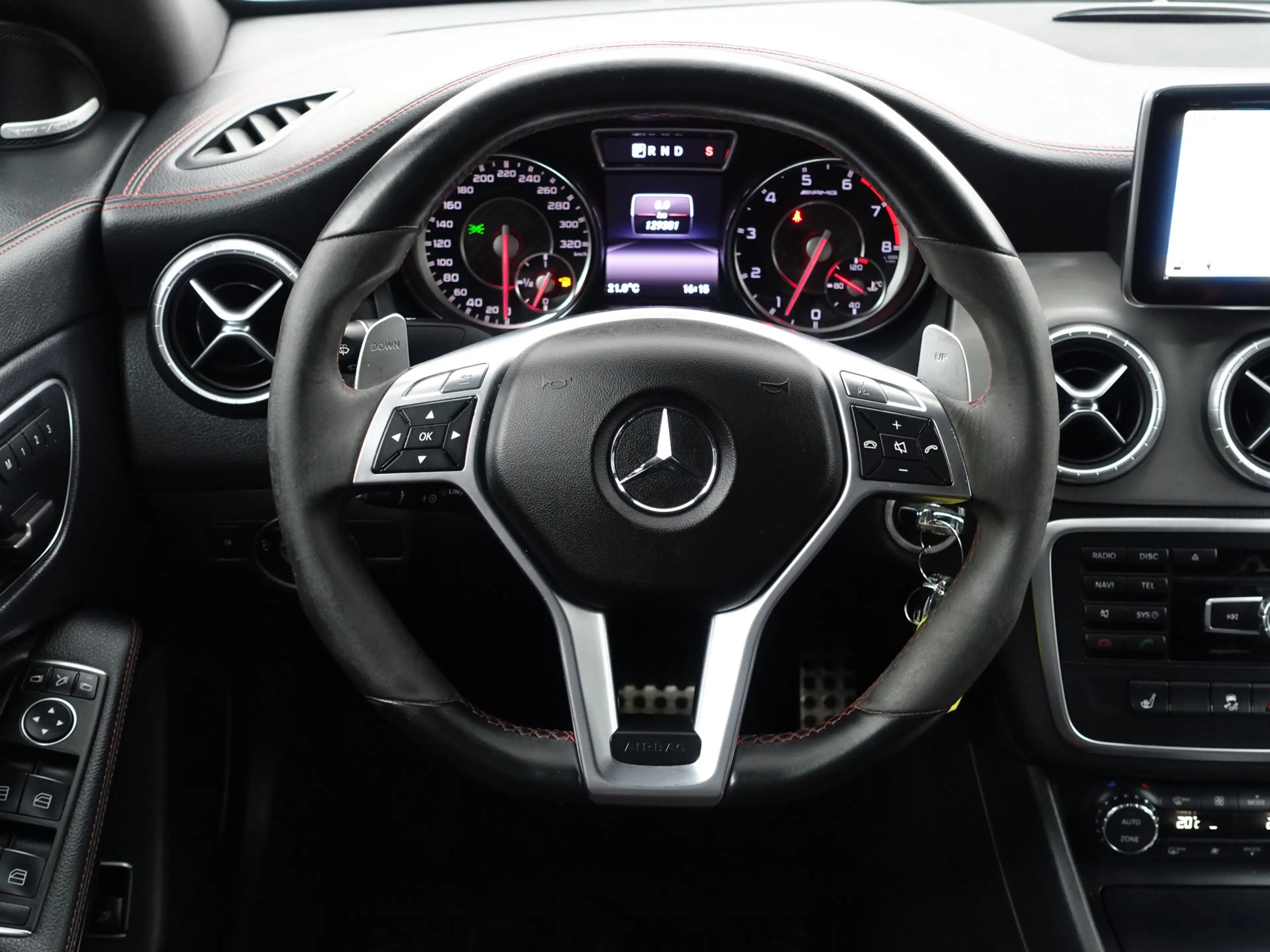 Mercedes-Benz CLA 45 AMG 4MATIC Edition 1 Aut- Performance Interieur, Panod — photo 15