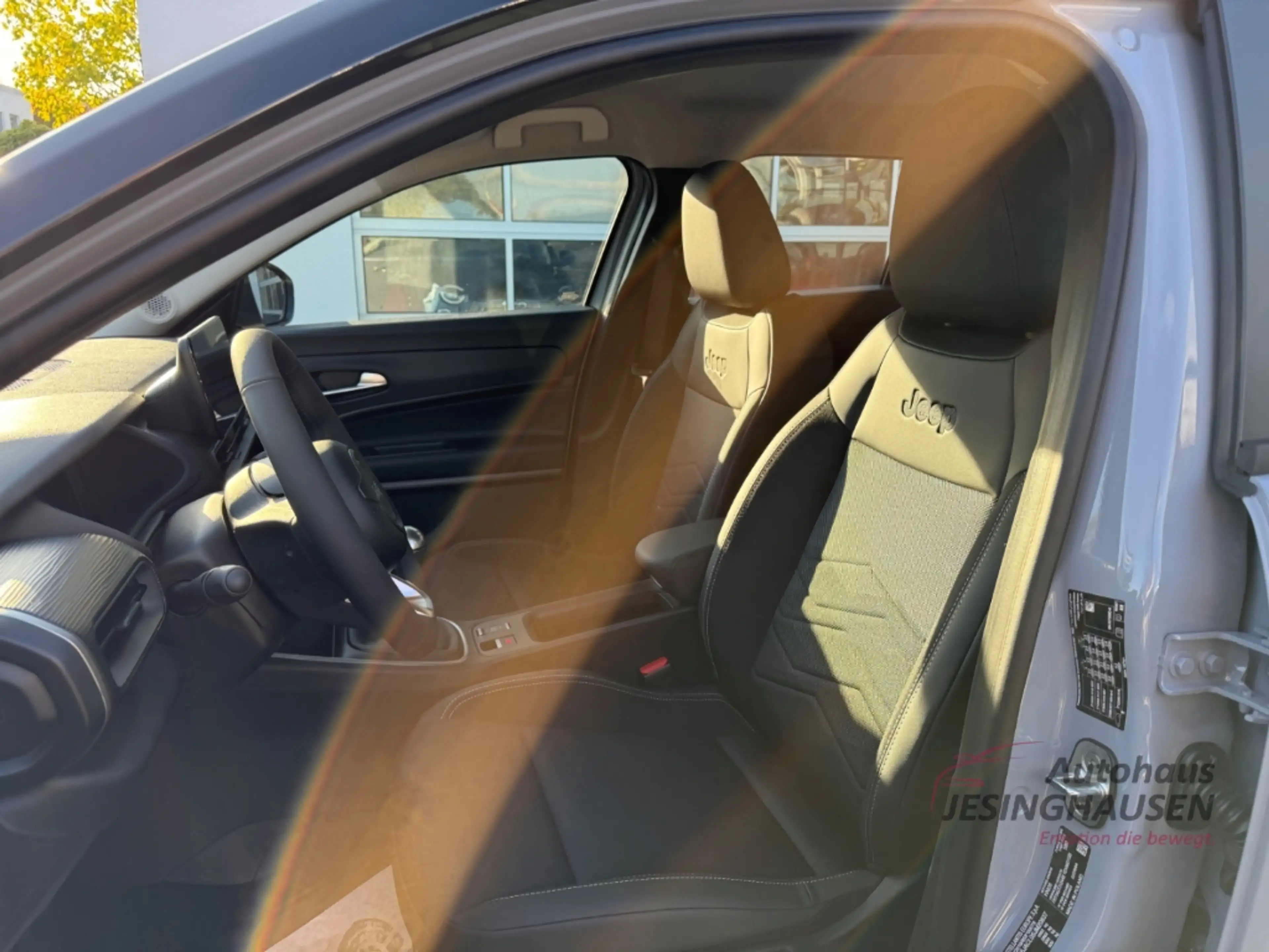 Jeep Avenger Altitude+RFK +Allwetter+Klimaaut.+Keyless Digitale — photo 10
