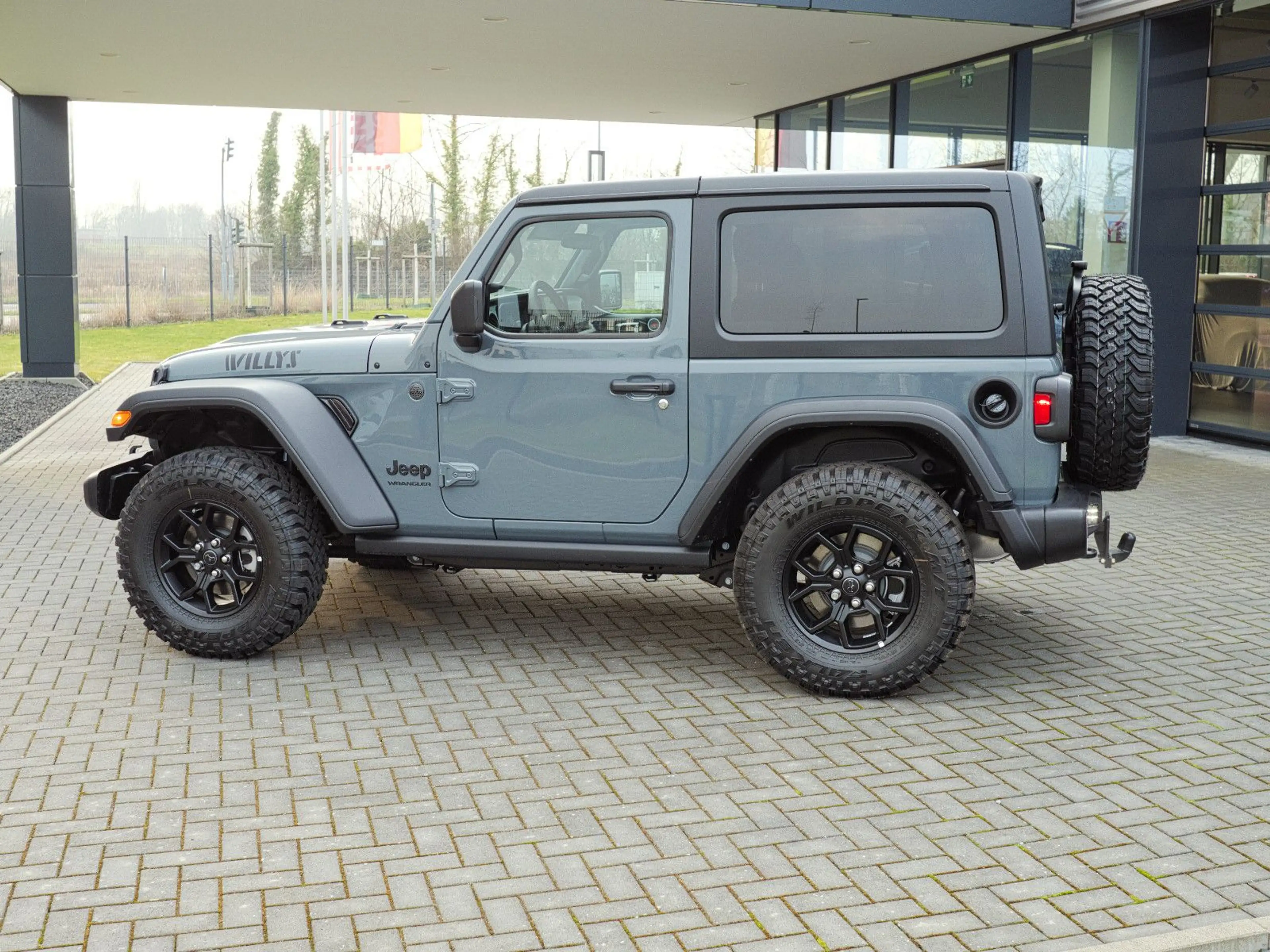 Jeep Wrangler Willys — photo 6