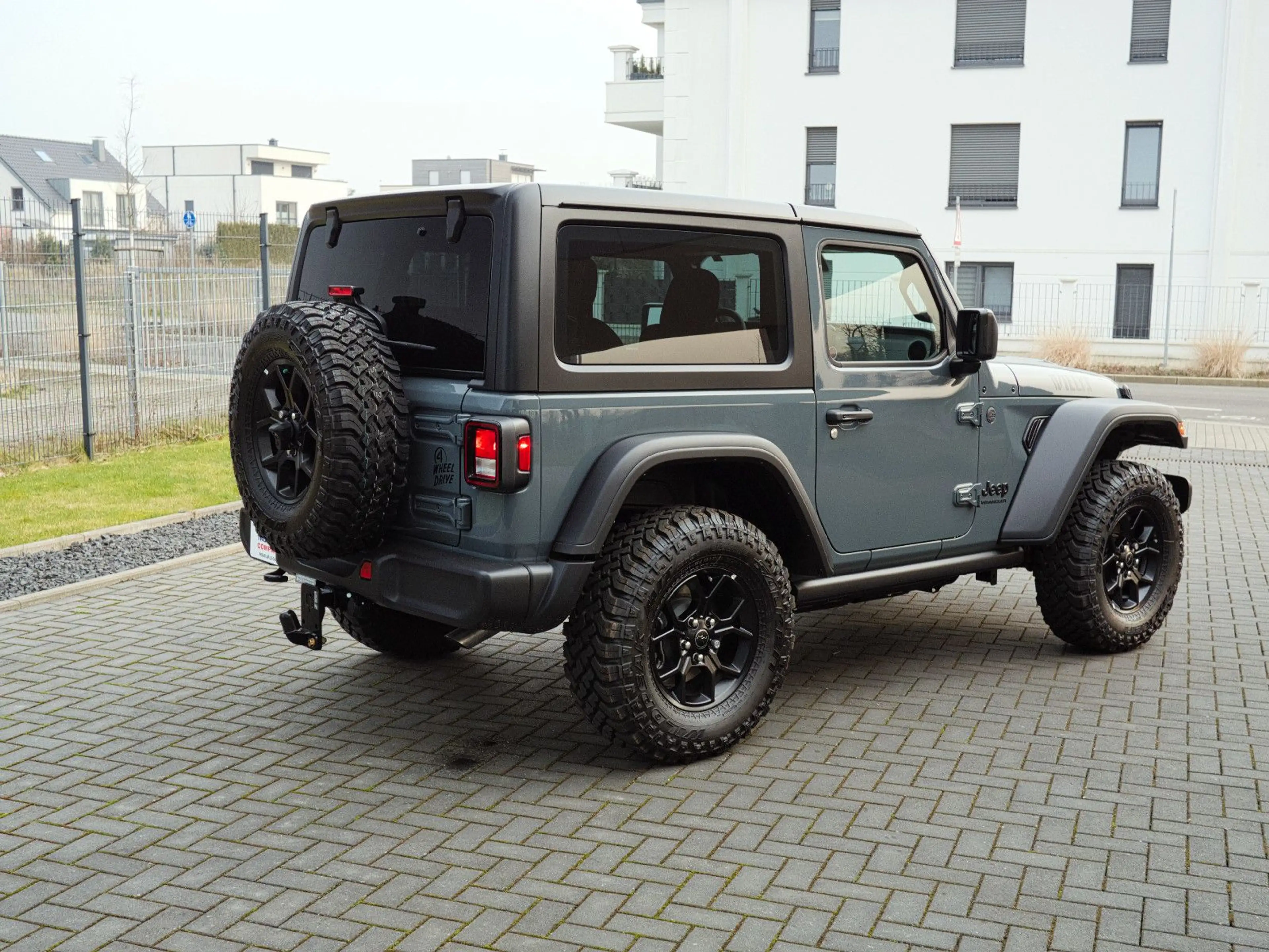 Jeep Wrangler Willys — photo 9