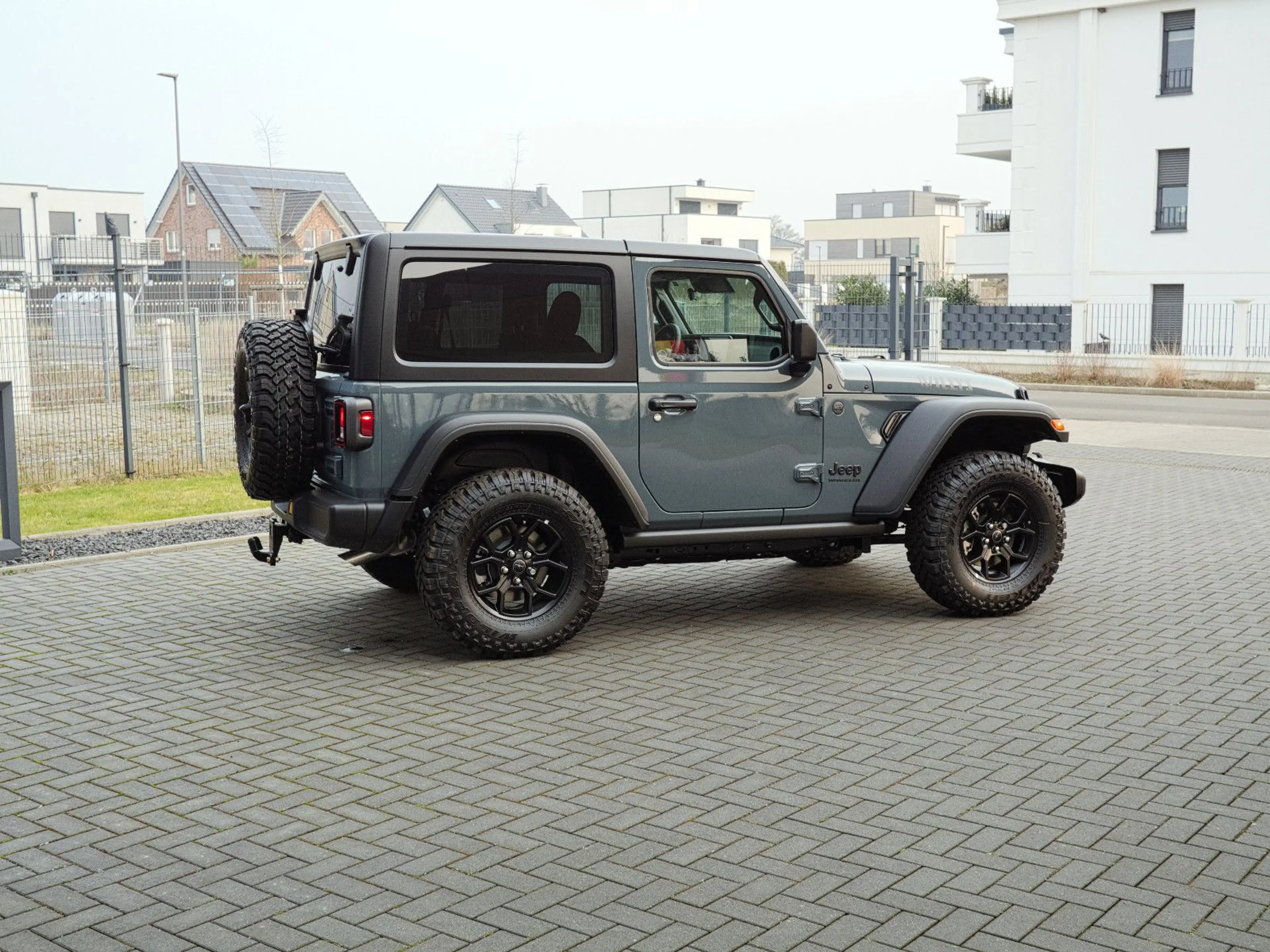 Jeep Wrangler Willys — photo 10