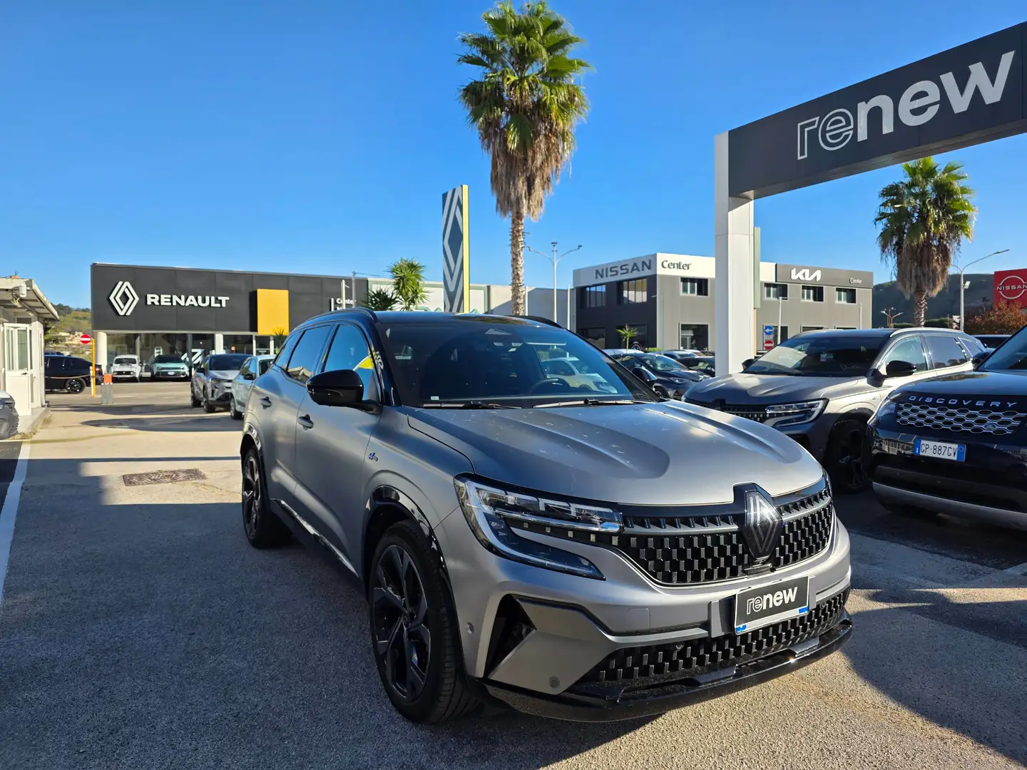 Renault Austral Austral 1.2 E-Tech Iconic Esprit Alpine 200cv Grigio - 2