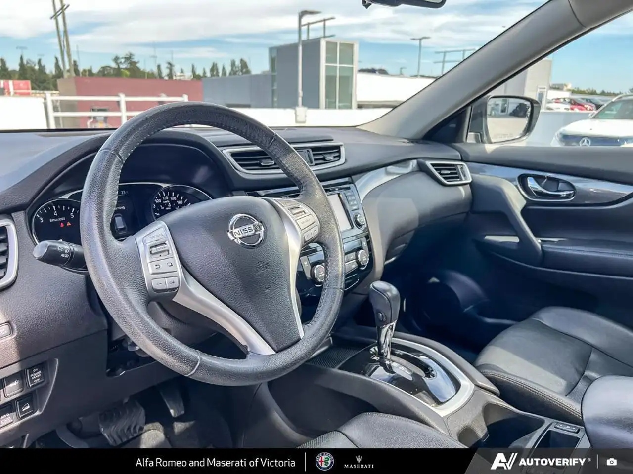 Nissan Rogue снимка Nissan Rogue