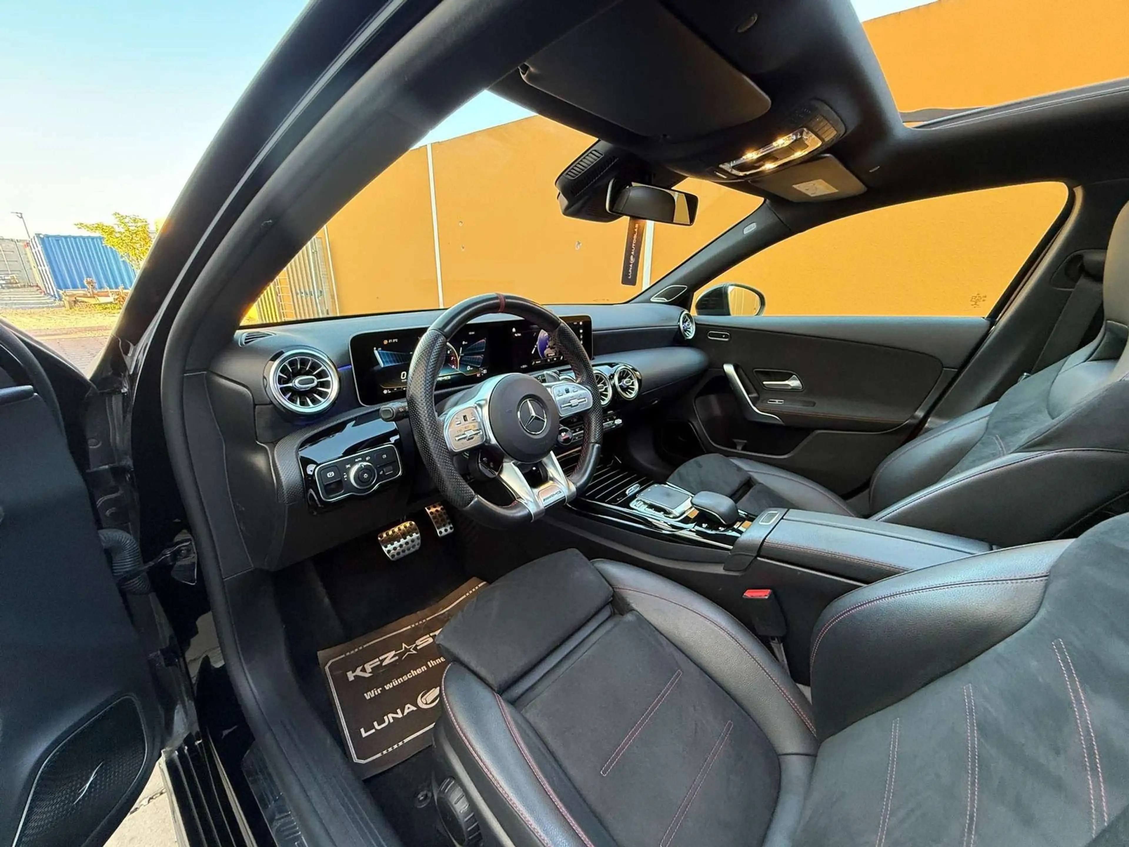 Mercedes-Benz A 35 AMG 4Matic Performance Lenkrad / Pano / 360 Kam / Burm — photo 8