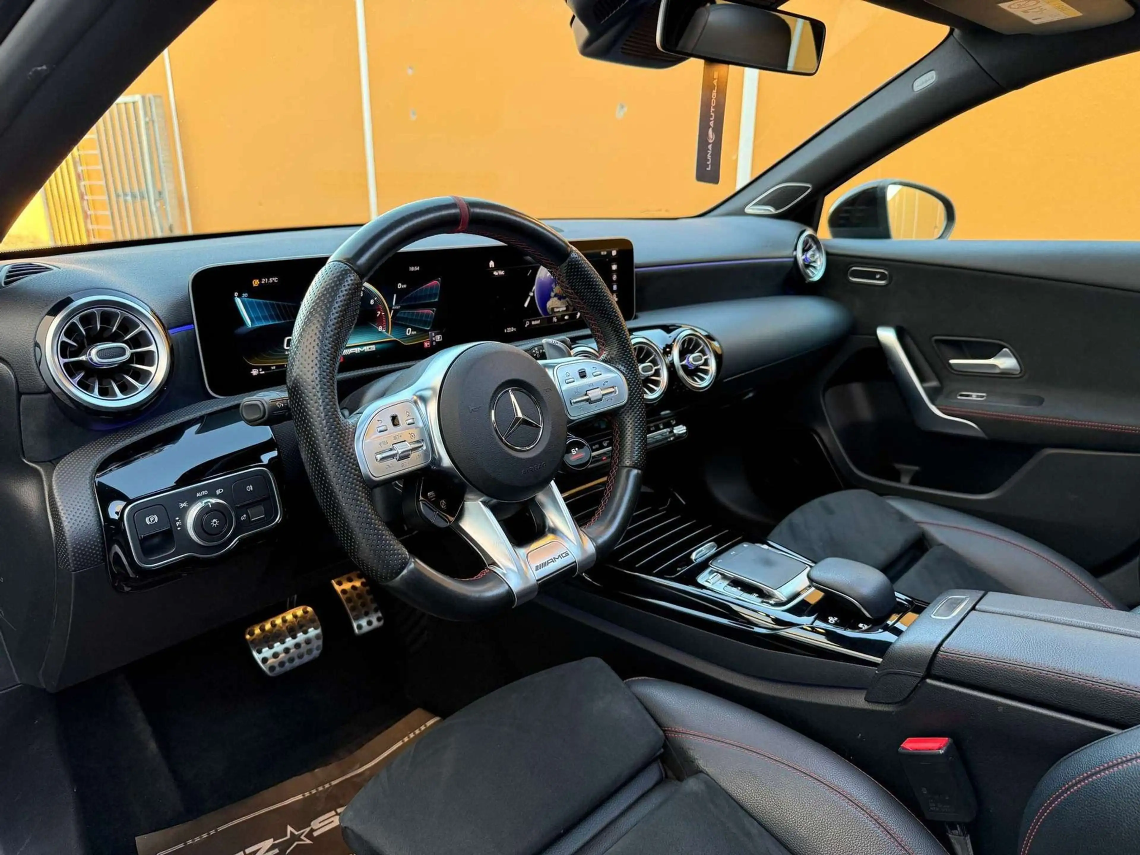 Mercedes-Benz A 35 AMG 4Matic Performance Lenkrad / Pano / 360 Kam / Burm — photo 7