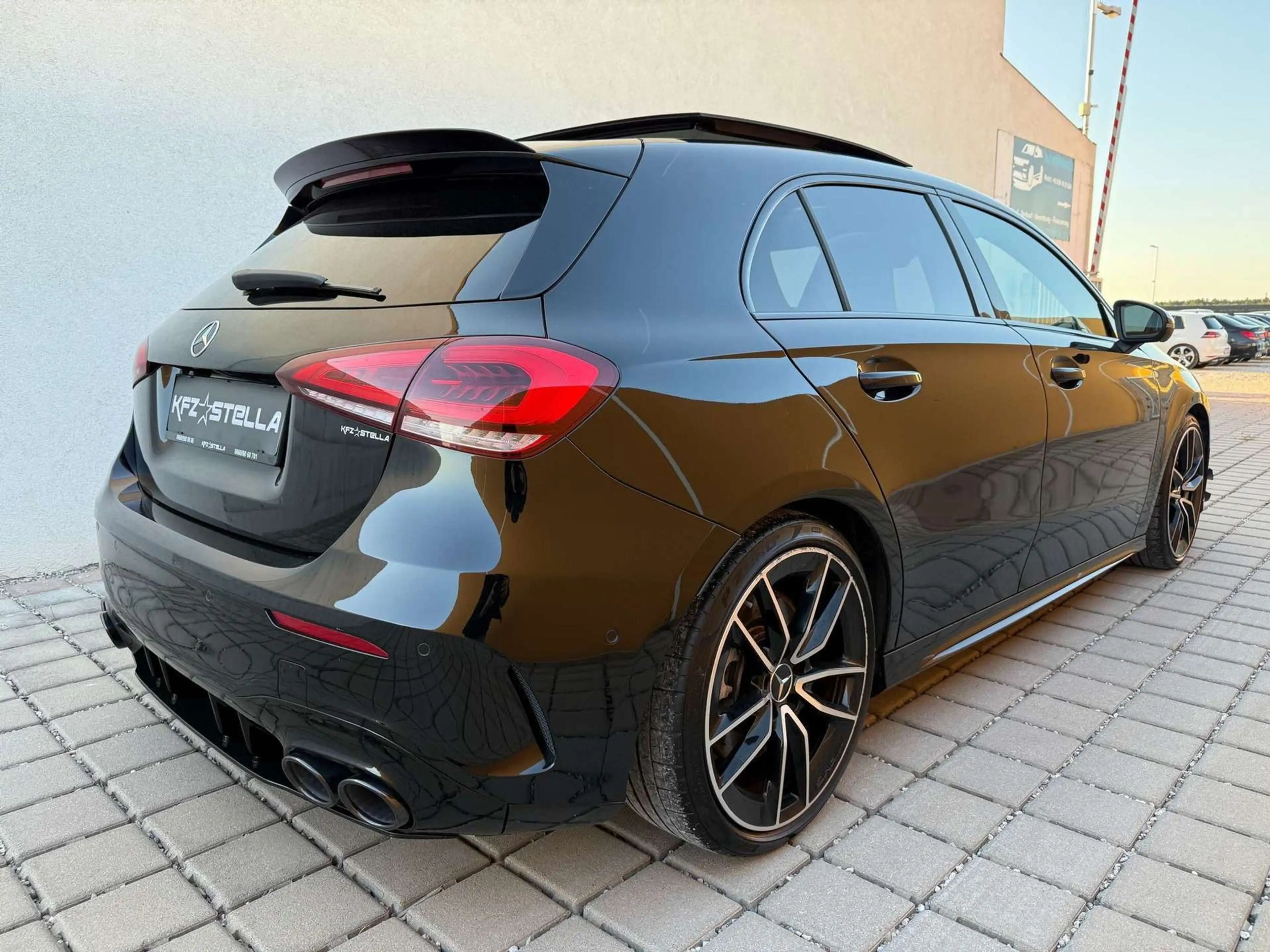 Mercedes-Benz A 35 AMG 4Matic Performance Lenkrad / Pano / 360 Kam / Burm — photo 4
