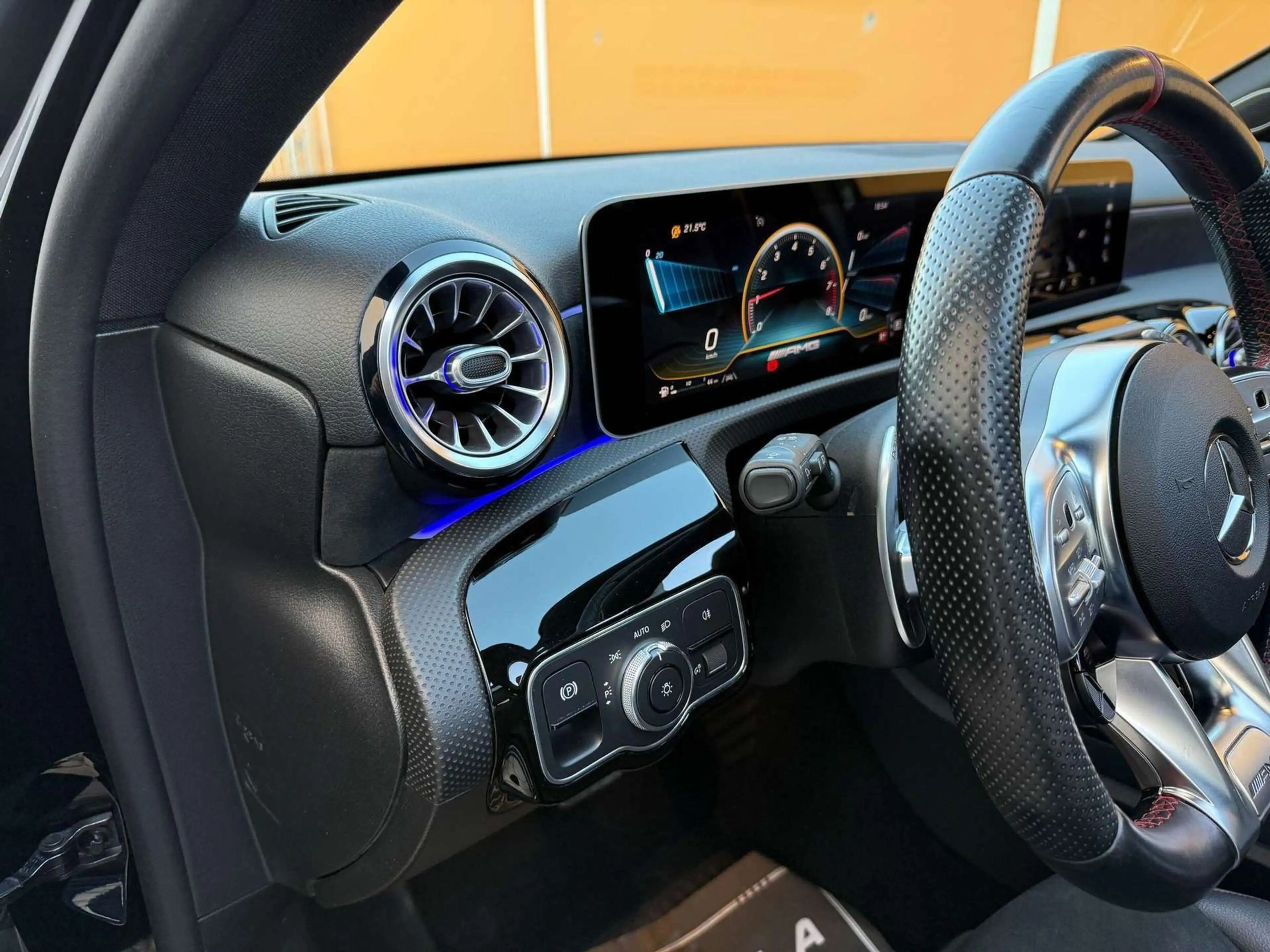Mercedes-Benz A 35 AMG 4Matic Performance Lenkrad / Pano / 360 Kam / Burm — photo 9