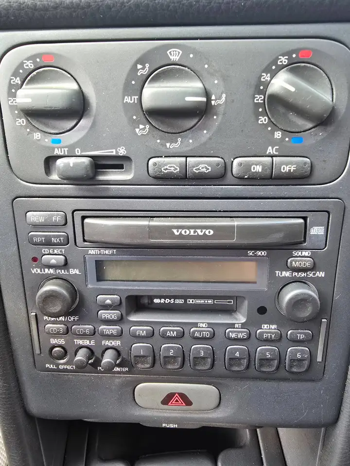 Volvo V70 2.5, foto 12