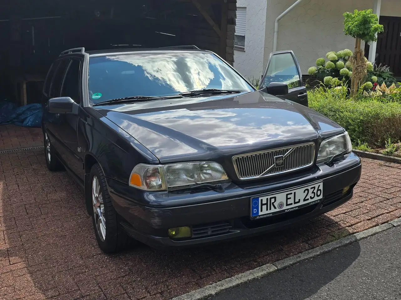 Volvo V70 2.5, foto 1