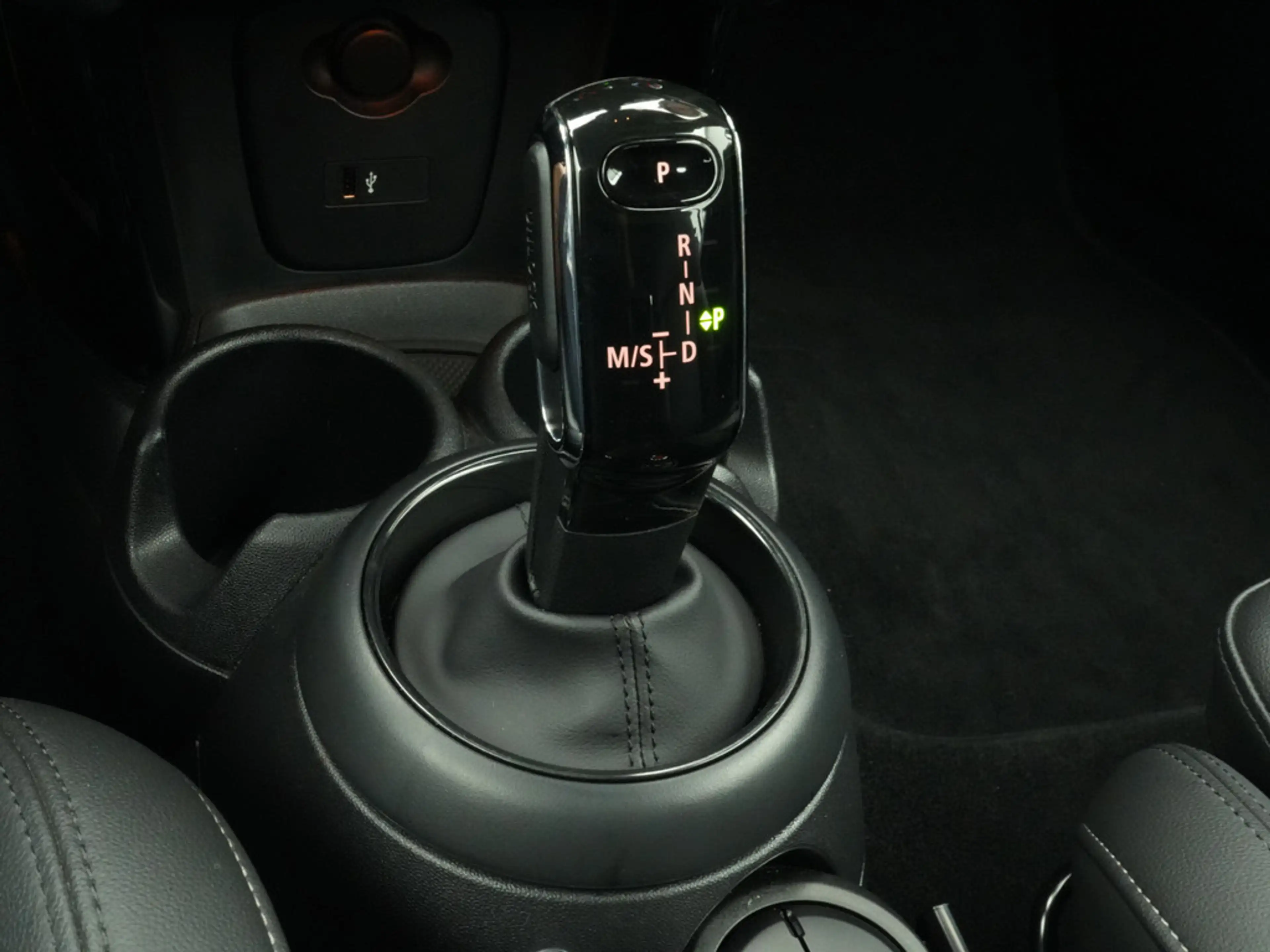 MINI Cooper Cabrio Classic Trim STEPTRON LED PDC SHZ — photo 11