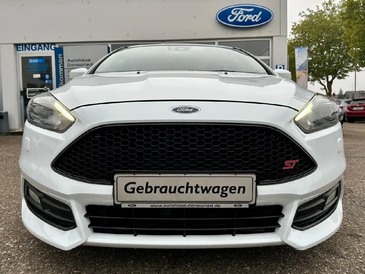 Ford Focus Lim. ST Weiß - 2