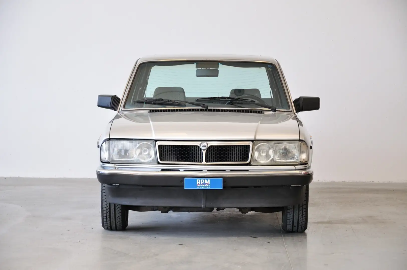 Lancia Beta Trevi 1.6 Berlina ASI CRS Zilver - 2