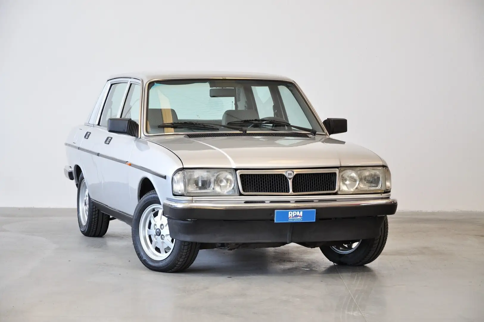Lancia Beta Trevi 1.6 Berlina ASI CRS Zilver - 1