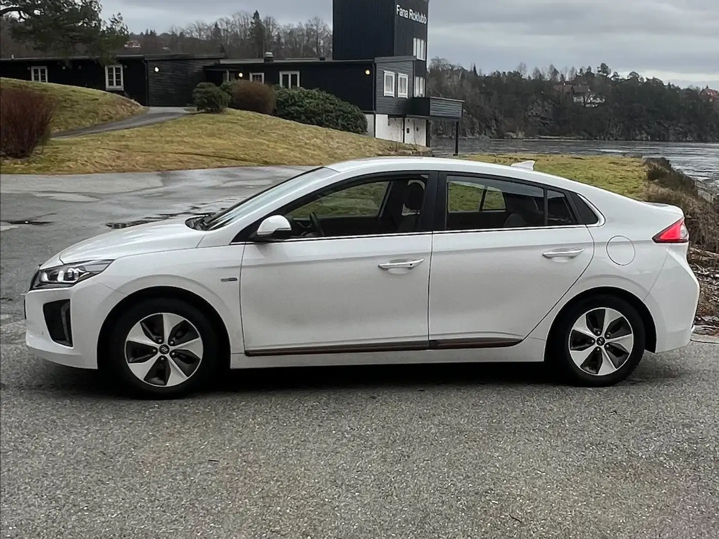 Hyundai IONIQ IONIQ Elektro Premium Weiß - 2