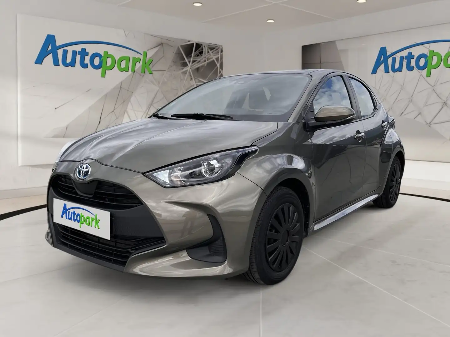 Toyota Yaris active 1,5 Dual-Hybrid Grün - 1