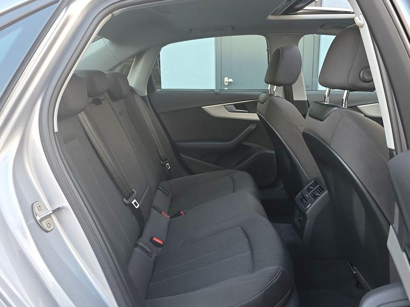 Audi A4 30 TDI S-TRON V-COCK S-DACH NAVI R-KAM AHK-VORB — photo 10