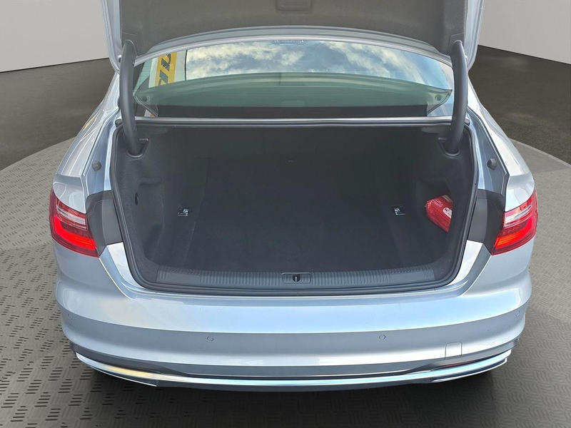 Audi A4 30 TDI S-TRON V-COCK S-DACH NAVI R-KAM AHK-VORB — photo 6