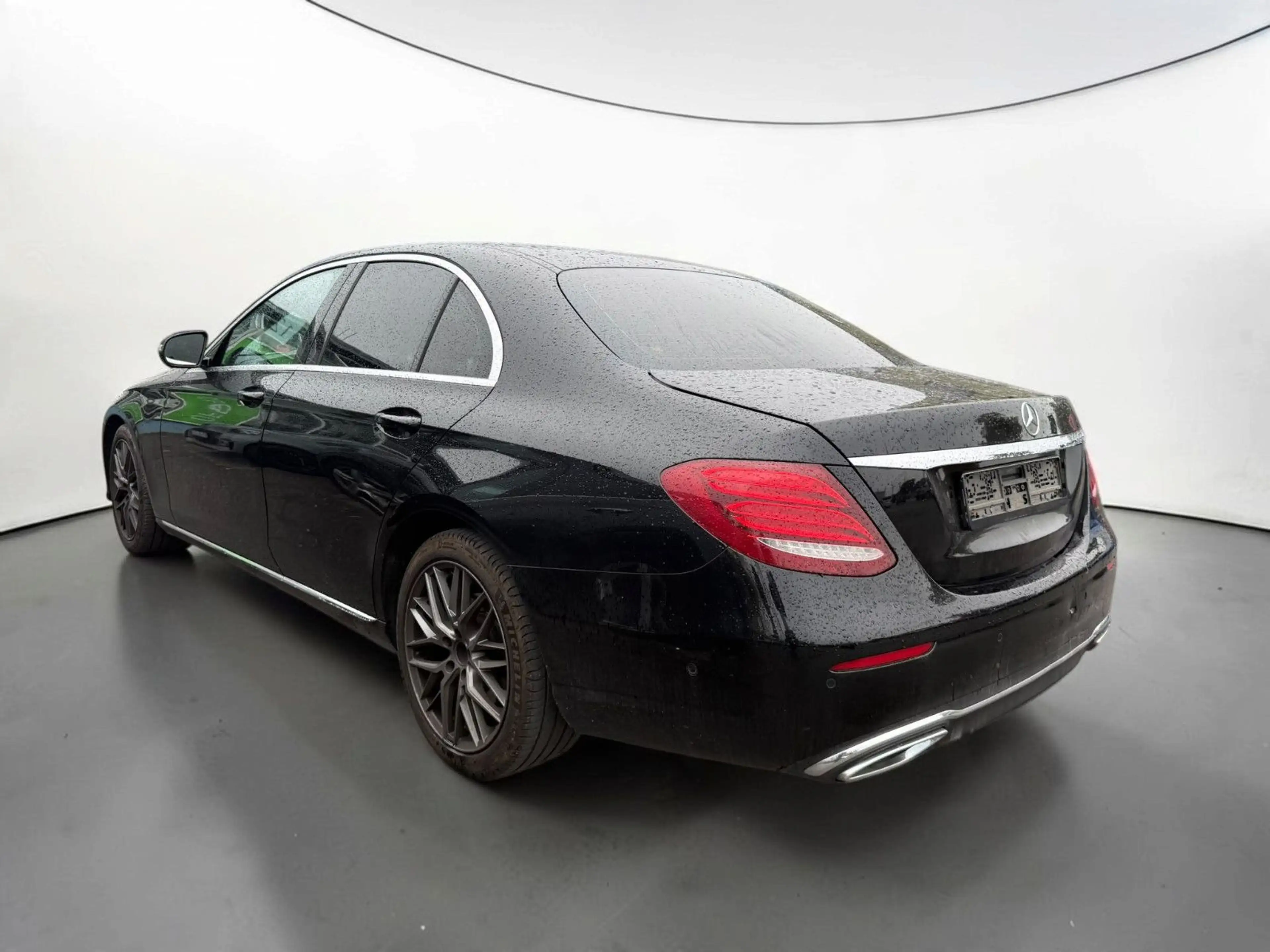 Mercedes-Benz E 220 d AVantgarde*ACC*Kamera*LED*12 Service* — photo 3