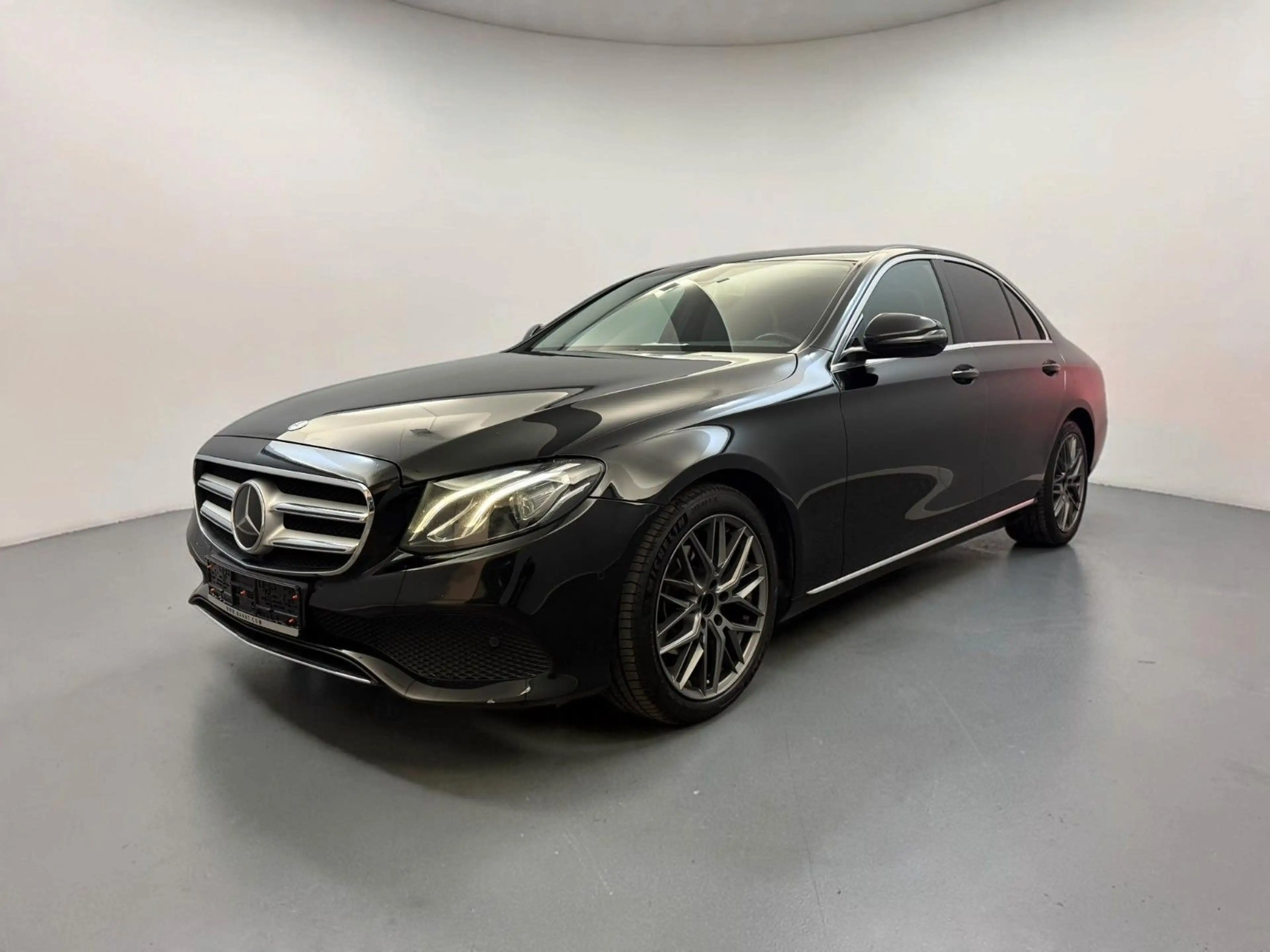 Mercedes-Benz E 220 d AVantgarde*ACC*Kamera*LED*12 Service*