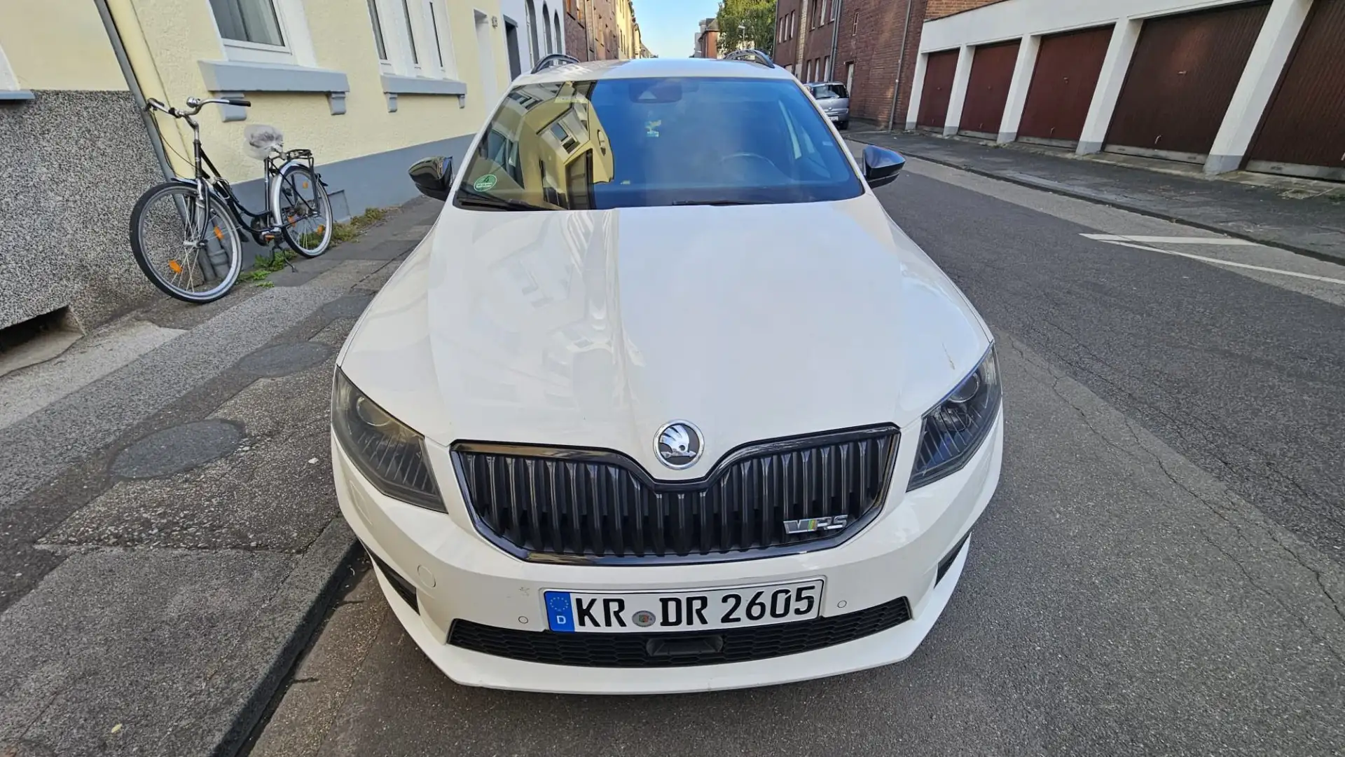 Skoda Octavia Combi 2.0 TDI (Green tec) DSG RS Weiß - 1