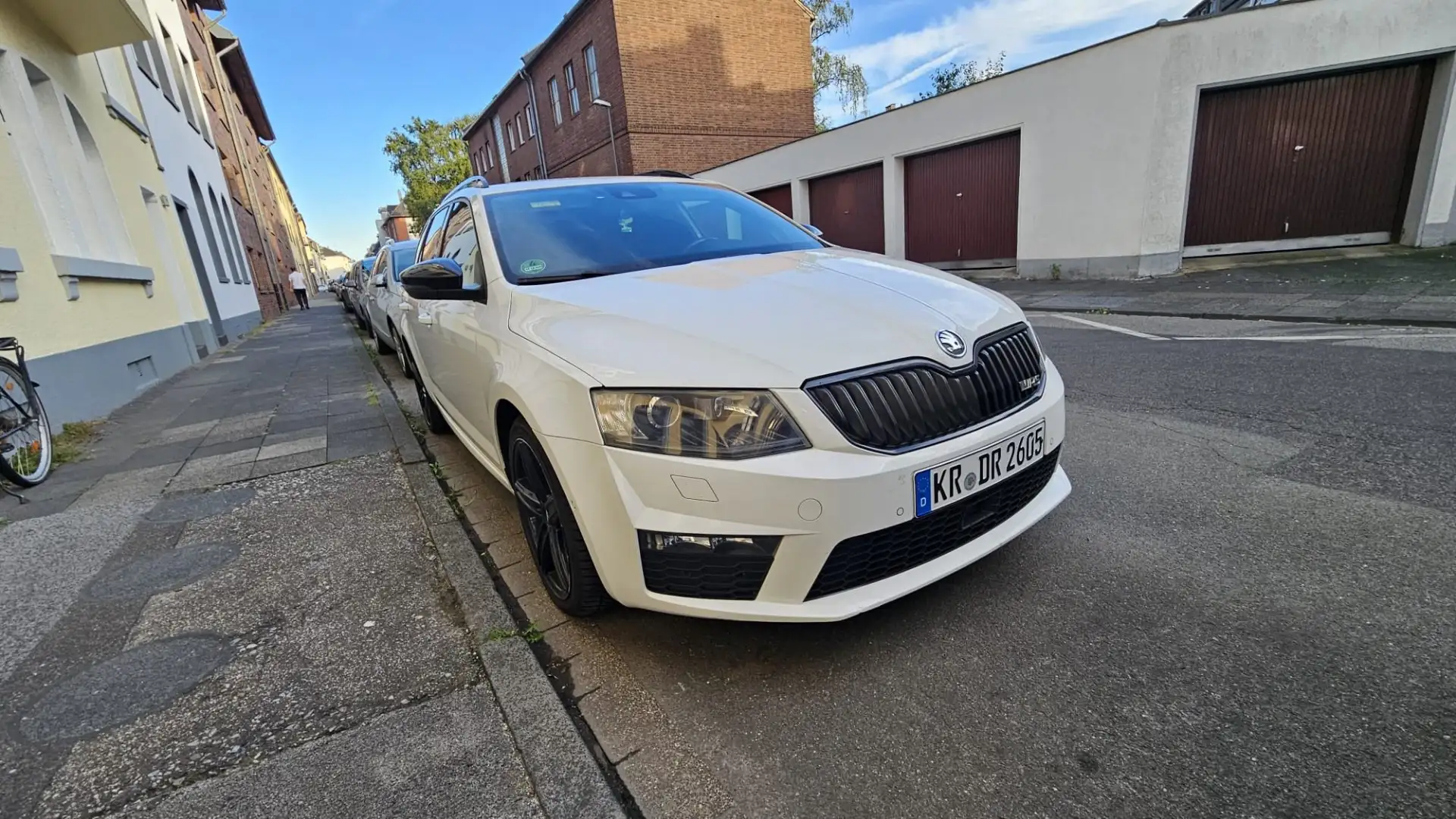 Skoda Octavia Combi 2.0 TDI (Green tec) DSG RS Weiß - 2