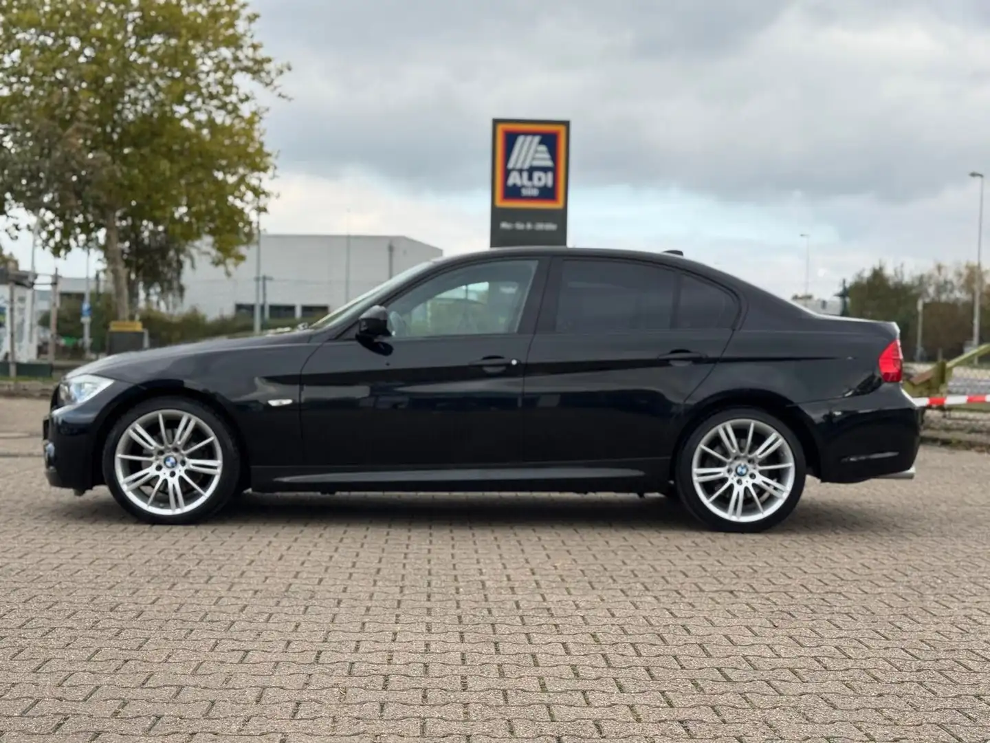 BMW 325 i Autoamtik X-Drive M-Paket  2.HAND Schwarz - 2
