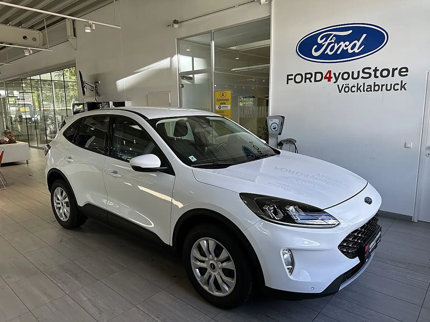 Ford Kuga 1,5 EcoBlue Cool & Connect Aut. Weiß - 1