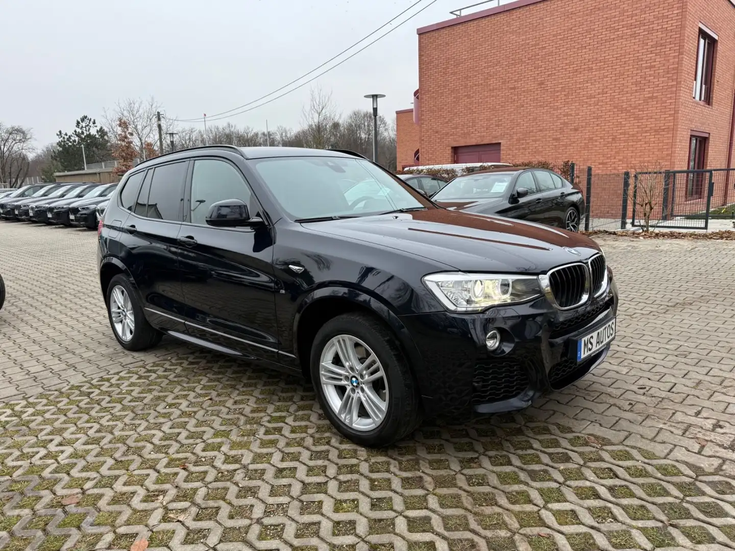 BMW X3 xDrive 20 d M Sport*Glass.Dach* Noir - 1